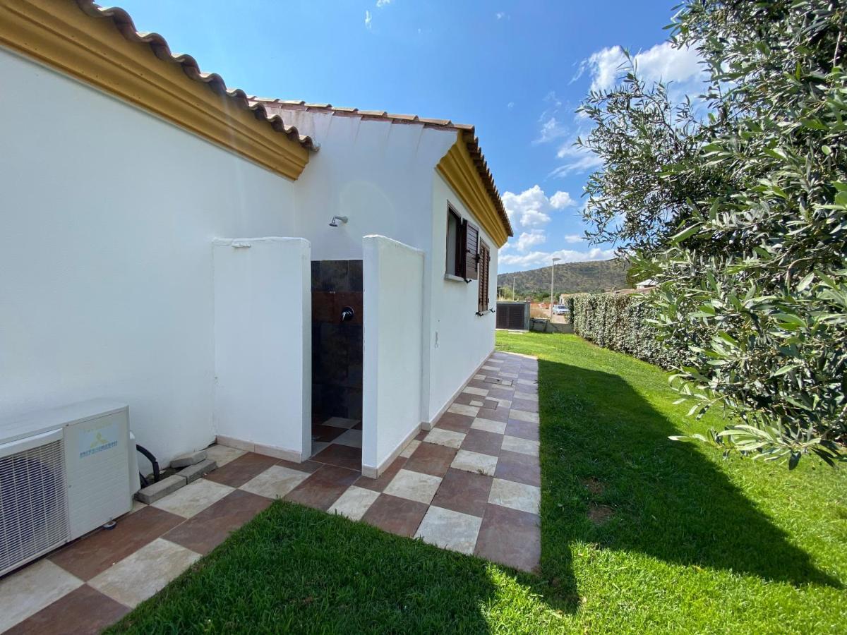 Вілла Le Residenze Di Baia Sant'Anna Танаунелла Екстер'єр фото
